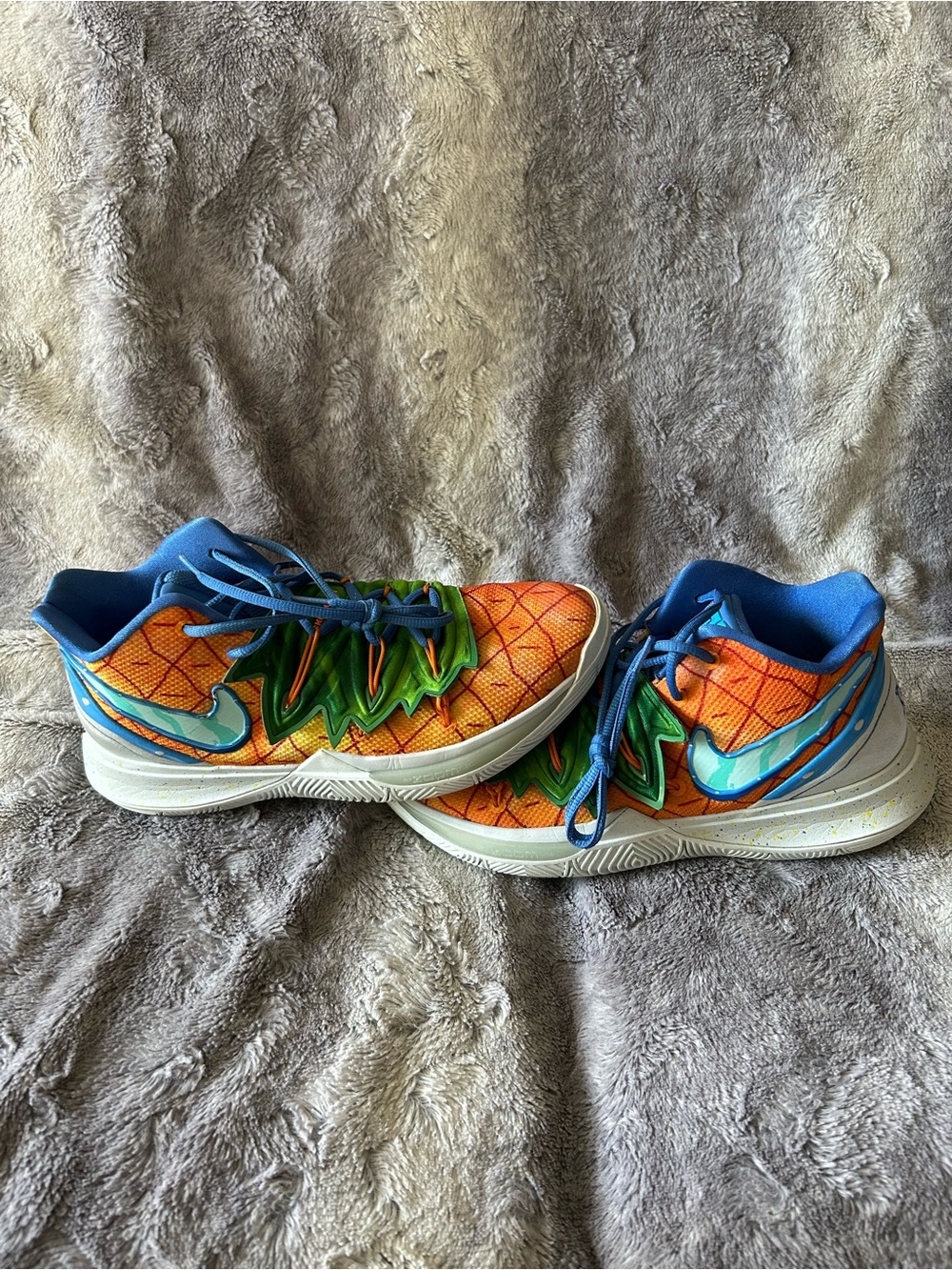 Nike kyrie 5 x SpongeBob SquarePants pineapple house size 10.5 Euc